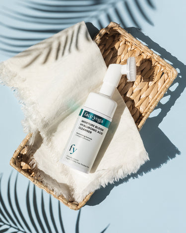 MOISTURE BLOOM HYALURONIC ACID CLEANSER